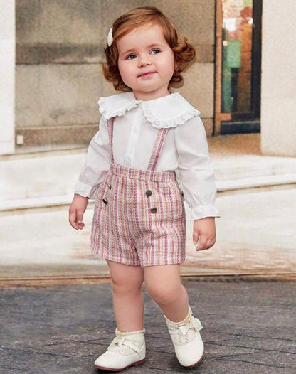 Conjunto de shorts elegante y tirantes a cuadros para bebé niña con blusa de manga larga